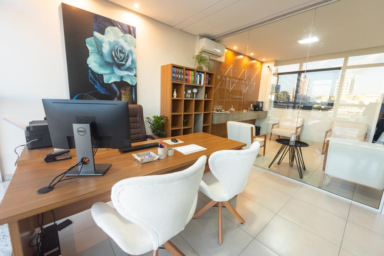 Mesa de trabalho no escritório Marina Vieira Advocacia